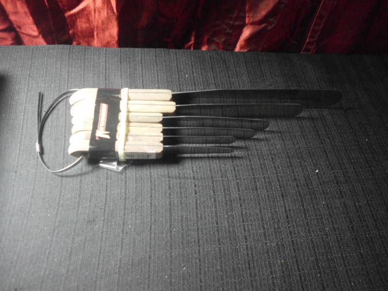 lot 212 image: SPATULA SET