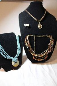 lot 150 image: Gemstone Jewelry - Tortoise Shell. See descriptions below.