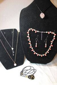 lot 140 image: Gemstone Jewelry - River stone, Rose quartz. See descriptions below.