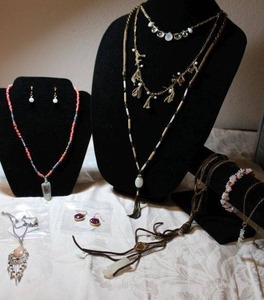 lot 138 image: Gemstone Jewelry - Purple Jadeite, Quartz. See descriptions below.
