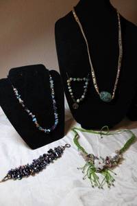 lot 135 image: Gemstone Jewelry - Multi-gemstone. See descriptions below.