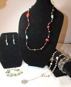 lot 134 image: Gemstone Jewelry - Multi-gemstone. See descriptions below.