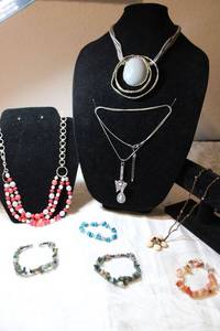 lot 128 image: Gemstone Jewelry - Jadeite and more. See descriptions below.