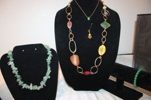lot 125 image: Gemstone Jewelry - Jadeite. See descriptions below.