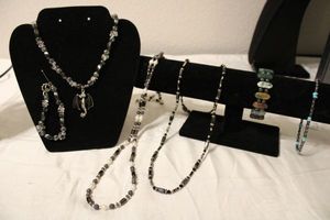 lot 121 image: Gemstone Jewelry - Hematite. See descriptions below.