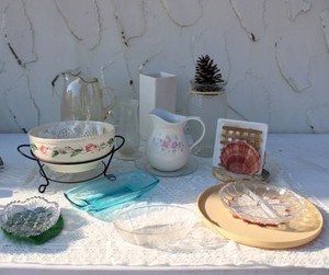 lot 16 image: Housewares Glass and pottery, shell napkin holder