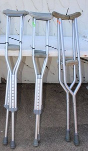 lot 23 image: 3 Sets of crutches - 2 are youth size, 1 is adult