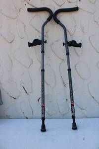 lot 27 image: Millennial inMotion gray crutch set