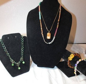 lot 100 image: Gemstone Jewelry - Cats Eye and Citrine. See descriptions below.