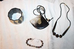 lot 99 image: Gemstone Jewelry - Buffalo Horn. See descriptions below.