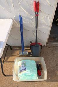 lot 36 image: Dogpet care accessories