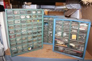 lot 49 image: Hardware with 3 organizers