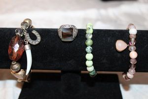 lot 102 image: Gemstone Jewelry - Agate. See descriptions below.