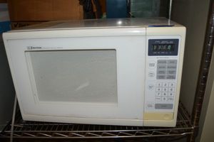 lot 66 image: Emerson Microwave (used recently)