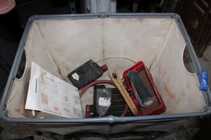lot 159 image: Small laundry cart and contents