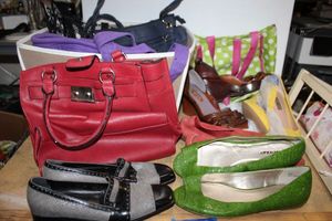 lot 175 image: Womens shoes size 9 and pursesbags