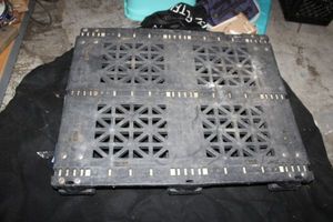 lot 183 image: Plastic rolling palletdolly