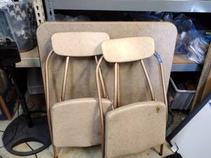 lot 165 image: Vintage folding table and 2 folding chairs