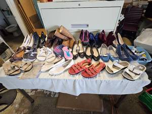lot 71 image: Womens shoes