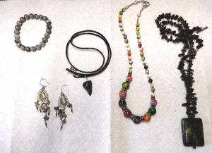 lot 141 image: Gemstone Jewelry - Rutilated quartz, Rainbow jasper, Serpentine. See descriptions below.