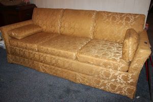 lot 9 image: Vintage mid-century SIMMONS Hide-a-bed Sofa in Gold upholstery