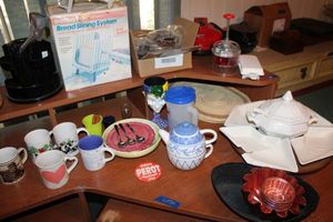 lot 22 image: Misc. kitchen items