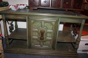 lot 28 image: Mid-Century green display cabinet. Approx. 4x2.