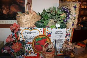 lot 43 image: Souvenir baskets, recipe cloths and more