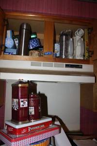 lot 71 image: Collector tins, thermos, Salad Shooters