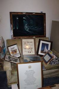 lot 99 image: Wall art painting on velvet of cabin in the woods, posters and drawing