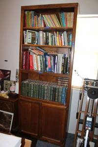 lot 120 image: Solid wood Bookshelf (not contents)