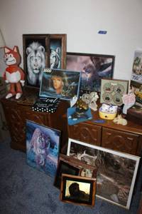 lot 124 image: Cat themed lot posters, paintings and photos, puzzles, brass and marble paper weights, cat dish, Oneida Holiday dishes