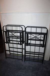 lot 141 image: Folding Twin bed frame
