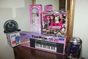 lot 147 image: Toy and kids room lot desk lamp, Bratz doll unopened, Anita the Bride Doll (still in box), Tone bank piano keyboard and 6 Clip-on fan