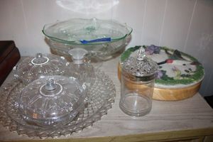 lot 13 image: Glass cake plates and serving dishes, wooden serving bowl with hummingbird resin cover