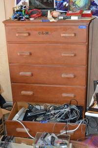 lot 182 image: Vintage 5 drawer dresser