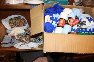 lot 197 image: Crafts - yarn, fabric pieces and quilt squares