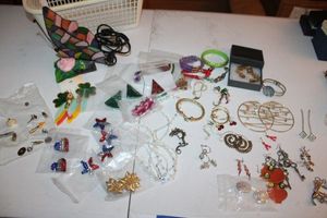 lot 212 image: Jewelry and stained glass butterfly lamp, see photos