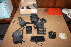 lot 190 image: Camera lot vintage and modern as shown