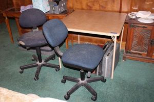 lot 189 image: Folding card table and 2 rolling office chairs