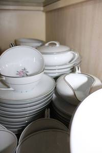 lot 256 image: Noritake China Rosales dish set has pink rose and silver trim