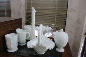 lot 260 image: Milk glass and white glass dishes