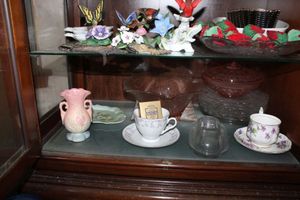 lot 268 image: Vintage housewares - Hull vase, Limoges thimble, butterfly and bird figurines and more