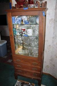 lot 273 image: Vintage Oak curio display cabinet only