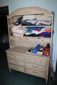 lot 309 image: Vintage Dresser Hutch by Dixie furniture