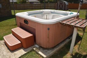 lot 332 image: Hot Tub