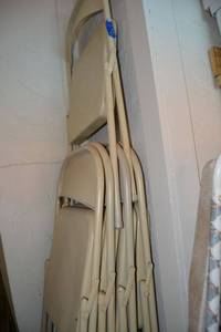 lot 317 image: Folding metal chairs - 5 total
