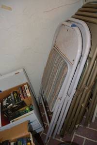 lot 319 image: Pair of folding chairs with cushion seat