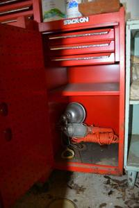 lot 390 image: Tools hacksaw blades, files, calipers, chisels and work lights