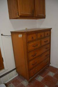 lot 292 image: Vintage 8 drawer dresser